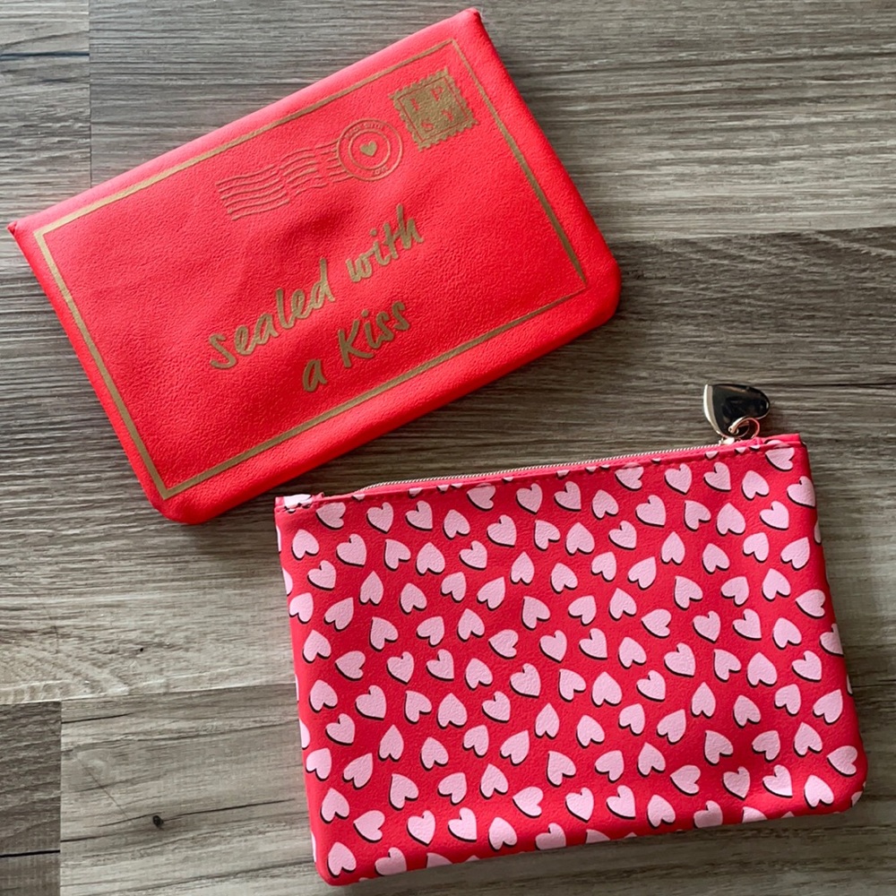 🆕 2 Makeup Bags Valentines Hearts & Kiss